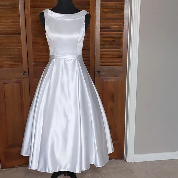 White 1950s Style Satin A-Line Tea Length Wedding Dress and Bow Veil Sz 6 - Picture 1 of 17